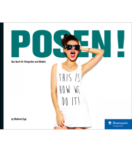 Posen Buch Fotoshooting Inspiration Fotomodell Model