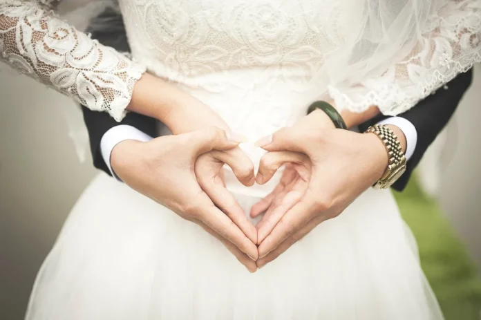 Hochzeitsfoto Herz und Hände