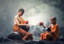 Buddhisten im Fluss