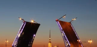 Ziehbrücke bei Nacht