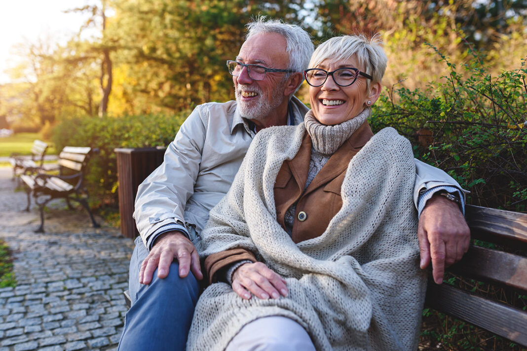 Fremde Menschen fotografieren: Paar im Park