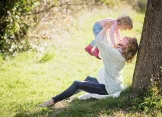 Familienporträt in der Natur